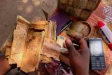 A rebel-held Congolese city uses damaged banknotes due to a cash shortage