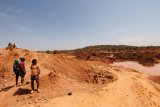 Mali goldmine collapse leaves at least 48 miners dead