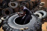 As the going gets tough in South Sudan, some artisans offer cheap footwear made from rubber tires