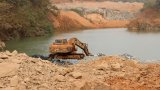 Guinean workers fearful of mass job losses after mining permits cancelled